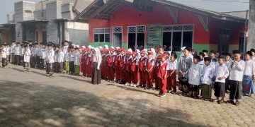 MI Mubtadiin Karangmulya Bojong Tegal Gelar Upacara Hari Santri Nasional: Meneladani Semangat Jihad dan Membangun Generasi Unggul