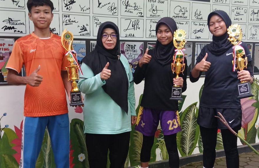 Membawa Pulang Emas! Tiga Siswa MTs Negeri 2 Tegal Juara 1 Lomba Atletik di AKSIOMA 2025