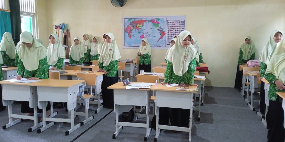 Pembiasaan Menyanyikan Lagu Indonesia Raya di MTsN 1 Tegal: Menanamkan Nasionalisme dan Patriotisme di Kalangan Siswa