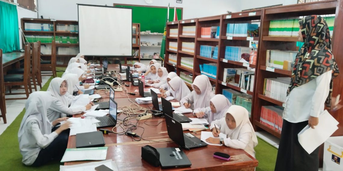 Optimalisasi Perpustakaan MTsN 1 Tegal Sebagai Pusat Pembelajaran, Menyediakan Fasilitas Mendukung Pengembangan Literasi dan Kemandirian Siswa