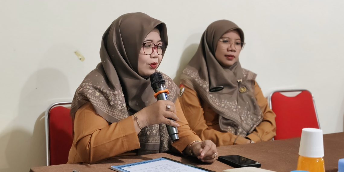 Tangis Haru dan Pelukan Hangat Iringi Kepergian “Ibu Inspirasi” MTsN 3 Tegal ke Brebes